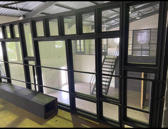 1,337M² WAREHOUSE FOR SALE IN WESTLAKE